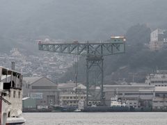 常盤桟橋から見えるジャイアント・カンチレバークレーン、これも世界遺産の一つ。
現役で稼働する、日本初の電動クレーン。

クレーンは、150トンの吊上げ能力をもつ。