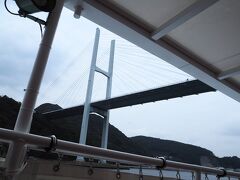 女神大橋、海面からの高さ65mは日本一、大きなクルーズ船も難なく通ってしまう。