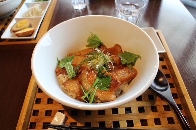 ラフテー丼、お肉が柔らかくて美味しかった〜♪