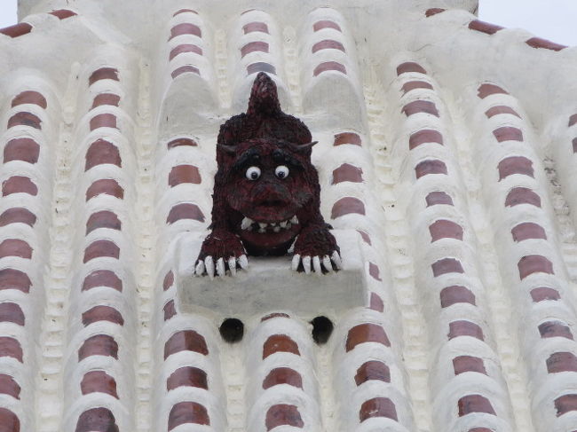 シーサーの真下には、仏壇のご先祖様がいるそうです。