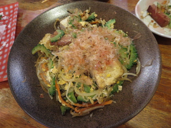 ゴーヤチャンプル。<br />島豆腐が入っていて美味しい。
