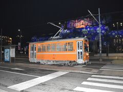 ミラノのトラムの確認車？

始発前の早暁に走っていたので、事業用車両だと思います。