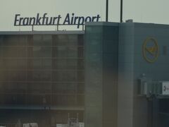１２時間かけてフランクフルト空港に到着した。