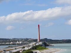 海中道路から浜比嘉島に向かいます