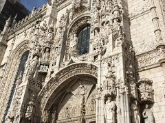 メトロでカイスドソドレ駅へ行き、カイスドソドレから市電でベレンへやってきました。
ようやくジェロニモス修道院にたどり着いた！

チケット買う列はそこそこ並んでいました。
事前情報によると少し離れたベレンの塔でジェロニモス修道院との共通券を買えば列に並ばずにすむとのこと。
しかし我々にベレンの塔を見る時間はなかったので、今回はジェロニモス修道院のみ。