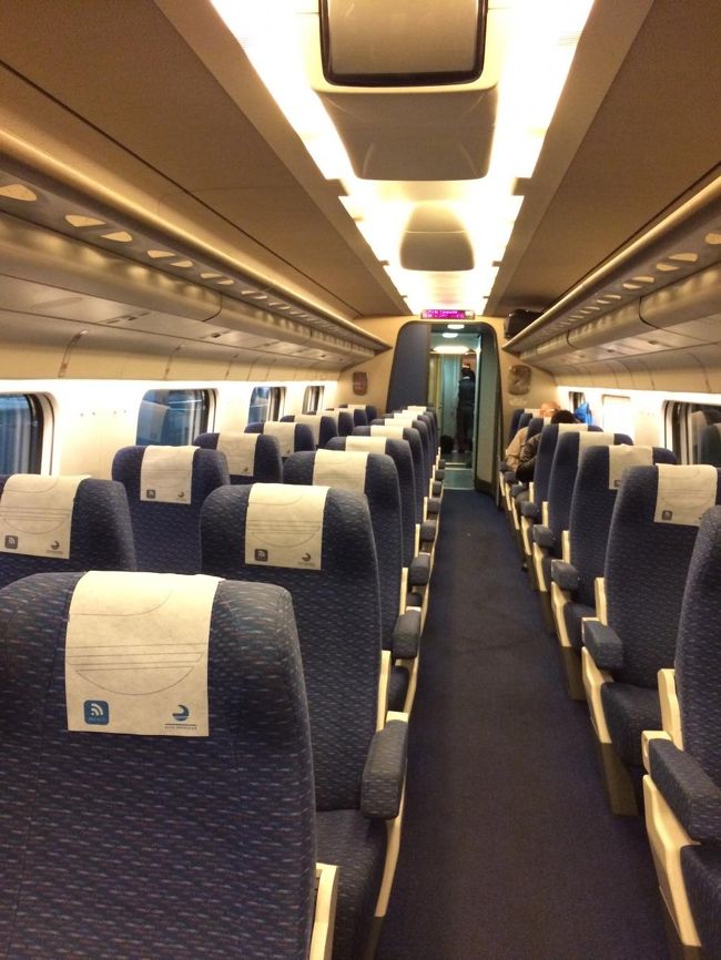 一等は二列席＋一列席になっています。