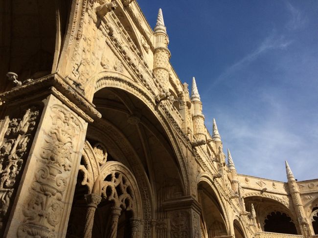 ジェロニモス修道院も噂にたがわず細かい彫刻ですばらしいものでした。<br /><br />が、私にはトマールのキリスト教修道院のインパクトが大きすぎたようで。<br />もう一度どちらかに行っていいよと言われたらトマールに行くかな。<br /><br />