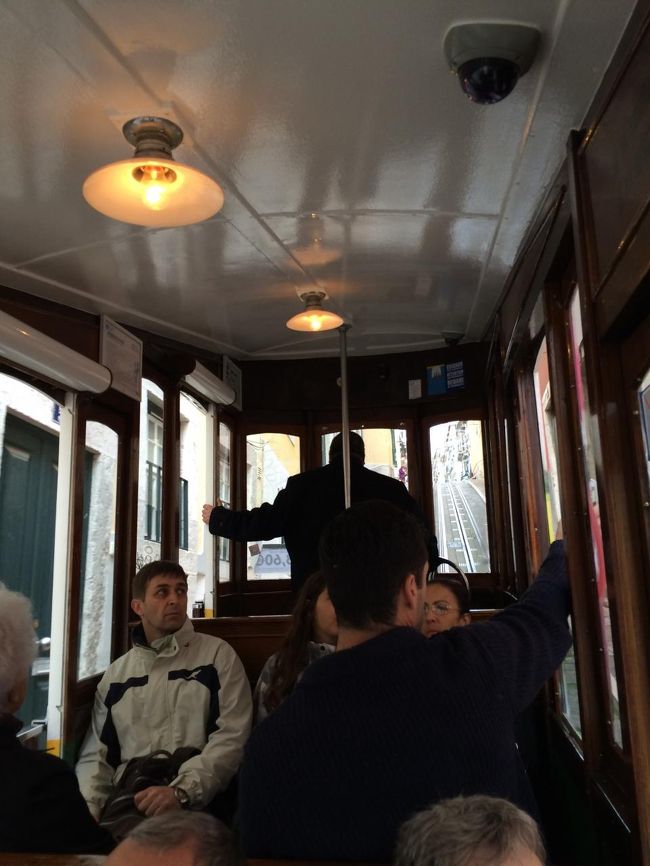 中はおそらく全員観光客。