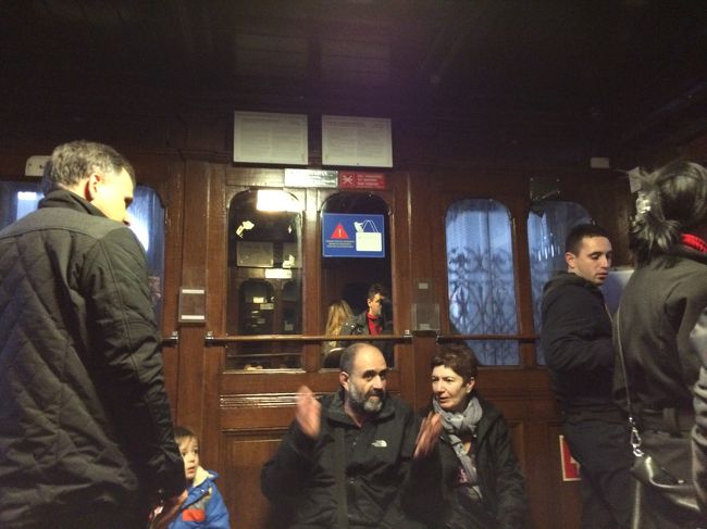 エレベーターに乗って下に降ります。<br />今回は降りるだけ。<br />