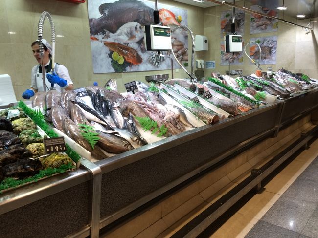 鮮魚売り場<br /><br />どれも新鮮そうで品ぞろえも豊富。