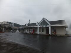 雨の志布志駅に戻ってきました。