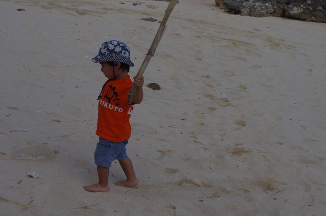 ３日目は午前中しかないので、自転車で大金久海岸へ。