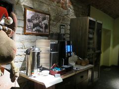 2014/11/29　レストランで朝食・・・

地下に下りて行ったら、石造りの重厚感あるレストランでした！！