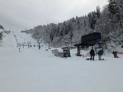 桧枝岐村から約40分で会津高原南郷スキー場に到着。スノーボードを楽しみます。