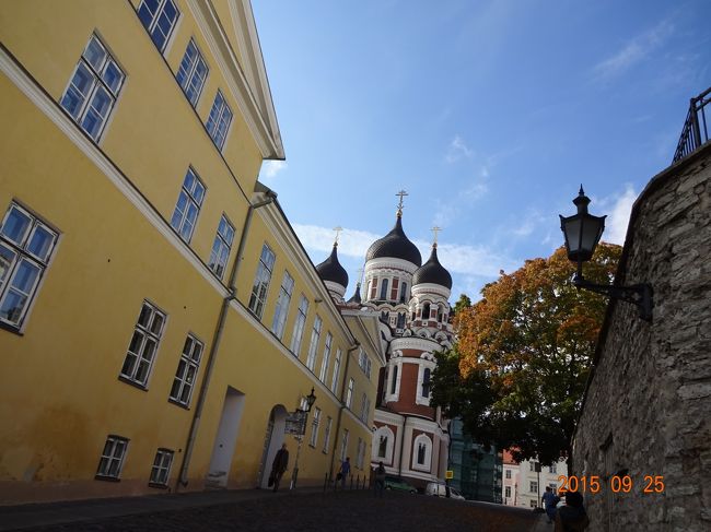 それほど急という訳ではないのですが、街歩きに疲れた足には堪えます。