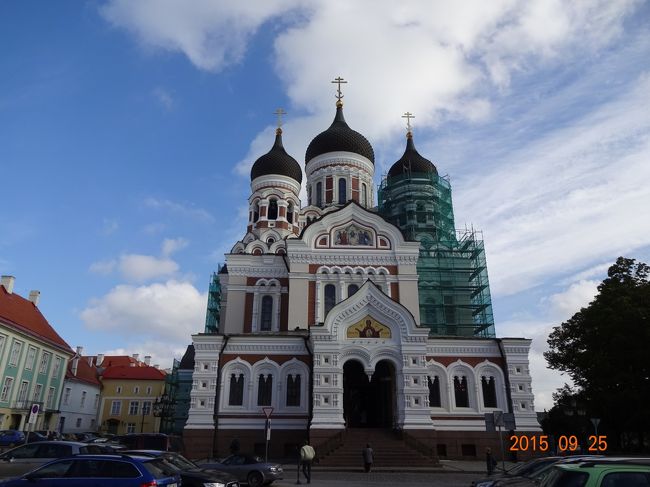 山の手に登ったところにある「アレクサンドルネフスキー聖堂」です。<br />昨日までたくさん見てきた玉ねぎ型のロシア教会です。<br />（ｱﾚｸｻﾝﾄﾞﾙﾈﾌｽｷｰ聖堂13:06 ⇒ 13:12大聖堂）