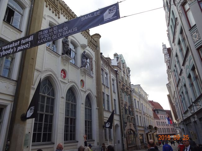 街並は美しく、ショップも色々あって目移りしてしまいます。<br />観光客もかなり歩いています。