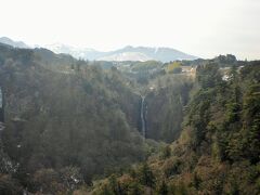 吊橋中央付近からは震動の滝を見ることができます。