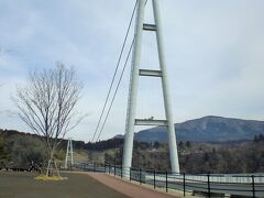 大学院の卒業旅行として、友人３人とJTBのツアーで九州に来ました。
福岡空港を出発して最初の目的地は、大分県九重町にある九重“夢”大吊橋です。
