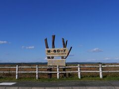 ＭＧロード。柵の向こうには広大な霧多布湿原が広がっている。