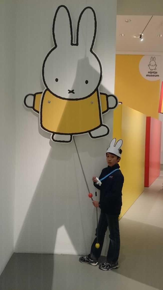 ナインチェの耳を被って、ちょっと嬉しそうな息子・・・