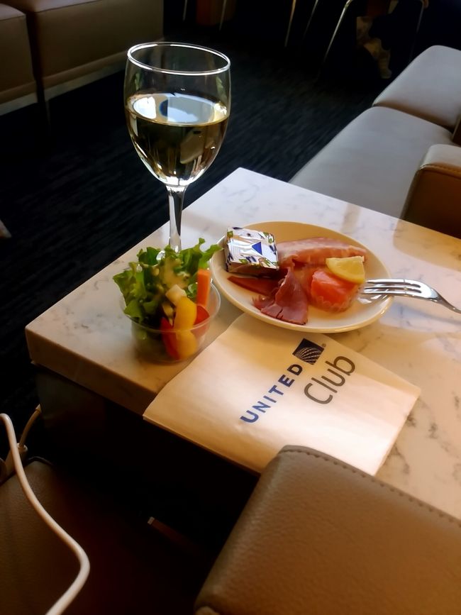 同じスターアライアンスのユナイテッドクラブにも寄りました。軽いおつまみ程度でした。