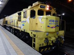 20時前に龍山駅に到着し、メトロ1号線と直通運転している首都圏電鉄1号線でソウルに戻りました。
尚、龍山駅で郊外線と近郊線の乗換改札をスルッと通りましたが、ソウル駅の地下鉄改札からKR-PASSで出る事が出来ずオロオロ(^_^;)

駅員に「龍山から乗ったんだけど…」と言うと「あぁ〜」と言いながら通してもらえました。
1号線はKorailが運行していますが、KR-PASSでは乗れないそうです(^_^;)

最後までご覧下さりありがとうございました。
2日目、3日目も引き続き精力的に…。