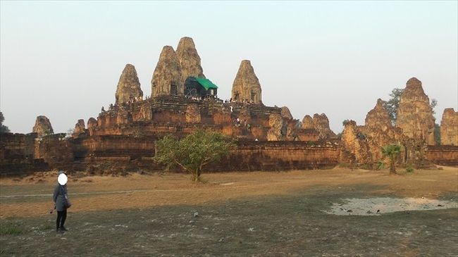 プレ・ループ<br />　　夕陽に染まってきれいでした。塔の上には夕陽を待つ人たちが大勢います。<br /><br /><br />16:23　プレ・ループ<br />　　夕陽を見る予定でしたが、日没まで時間がありすぎるのでマーケットに行くことに変更。<br />16:47　出発<br />