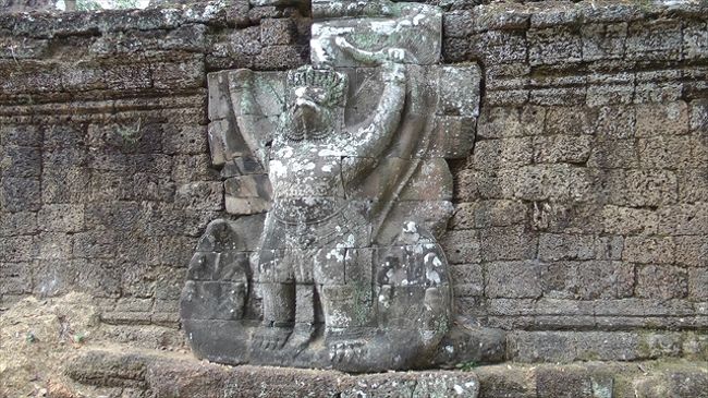 プリア・カーン<br />　　巨大なガルーダのレリーフ