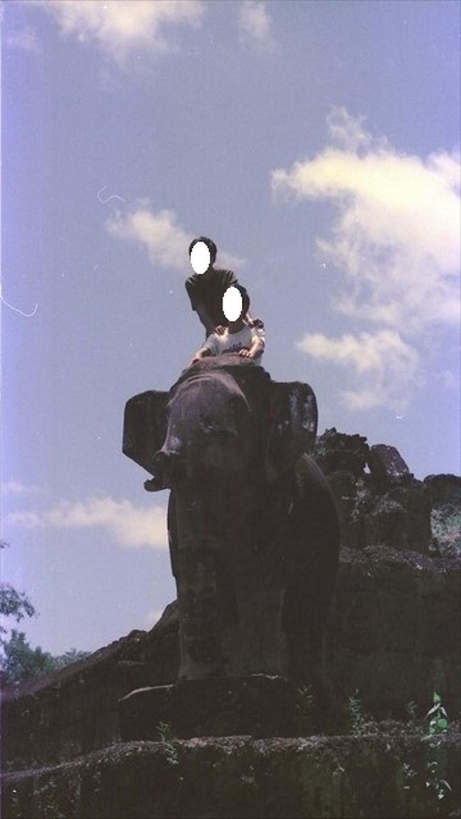 東メボン　<br />　　1967年の写真<br /><br />　等身大の象は健在でした。