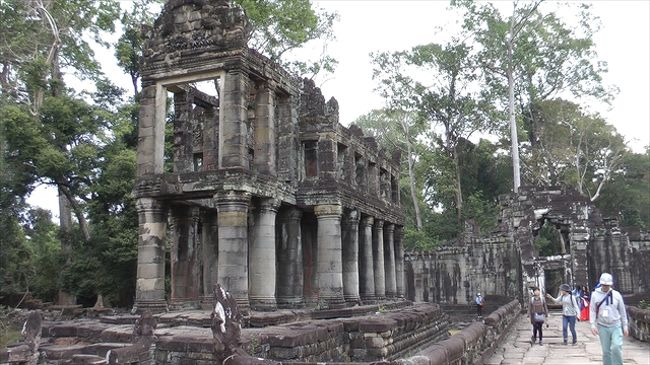 プリア・カーン<br />　　2階建ての建物