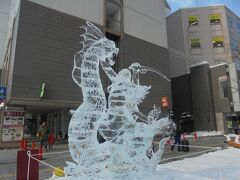 旭川駅前の氷像