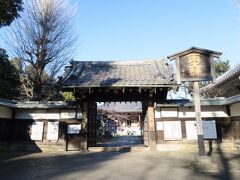 その近くに、東叡山(寛永寺)の開山である慈眼大師『天海』(じげんだいしてんかい)大僧正をお祀りしている開山堂があります。

【　開山堂　両大師　】
天海僧正が尊崇していた慈惠大師『良源』(じえだいしりょうげん)大僧正もお祀りしているところから、一般に〝両大師〟と呼ばれ、庶民に信仰されてきました。
初建は正保元年（1644）ですが、現在のお堂は平成五年に再建されたものです。
ー公式HPよりー
