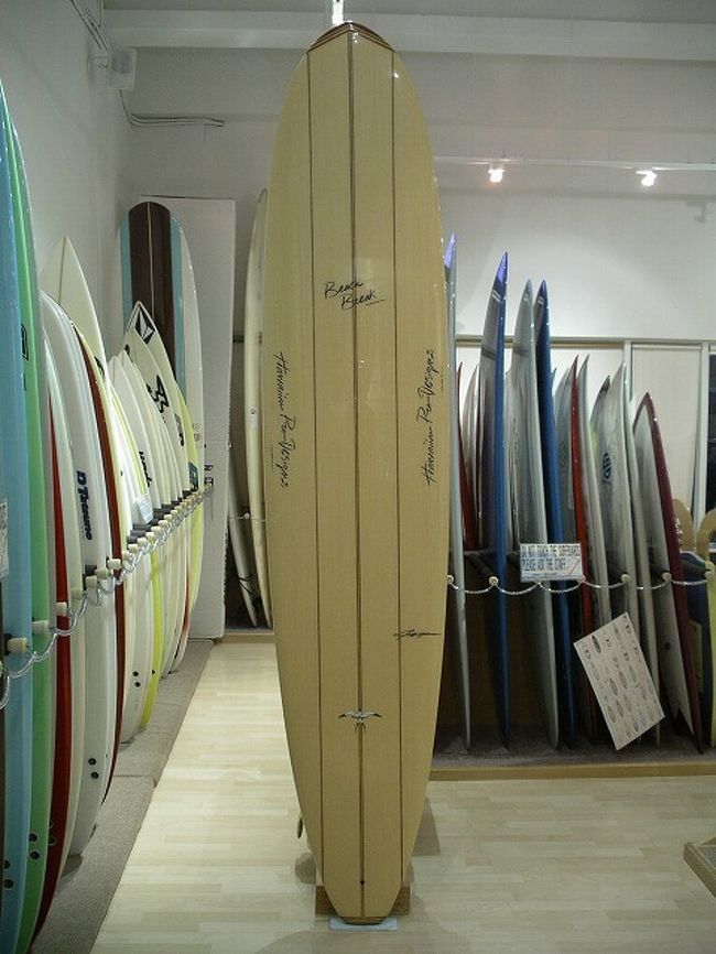 エアーチケットやホテルの準備も終わったので、<br />次は私の趣味の準備！(^^♪<br /><br />写真のサーフボードは１０年前に買った時のものです。<br />直接サーフショップに日本から事前に予約を入れサーフショップ<br />Drift Surfで購入したサーフボード<br /><br />自分で言うのもなんですが、いつ見てもこの板はかっこいいですね〜(^_-)-☆<br /><br />しかも現地でも、海から上がりホテルまで戻る際、ロコのおじいさんやおじさんから<br />Nice　boardって何人にも声をかけらましたわ〜(^^♪<br /><br />Surfboards By　Donald Takayama<br />Hawaiian Pro Designs 　<br />Beach Break　Woody<br /><br />