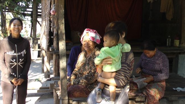 チュバール村<br /><br />　　みなさん、親切で人懐こくほがらかでやさしいです。