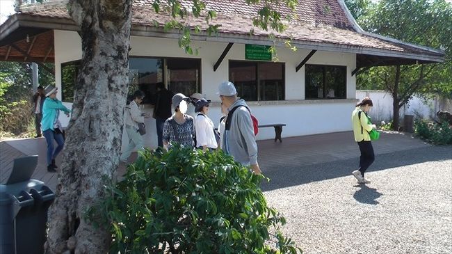 ベン・メリアのチケット売り場<br /><br /><br />9:40  ベン・メリアへの通常ルート65号線に入る。<br />↓<br />10:00  チケット売り場（トイレ有）<br />10:05  出発