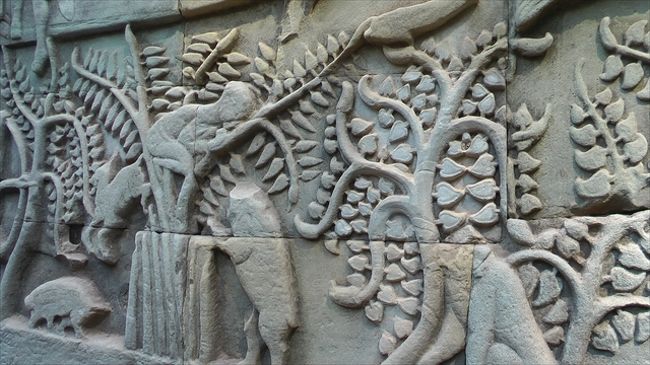 バイヨン第一回廊<br /><br />　　イノシシに追われた人