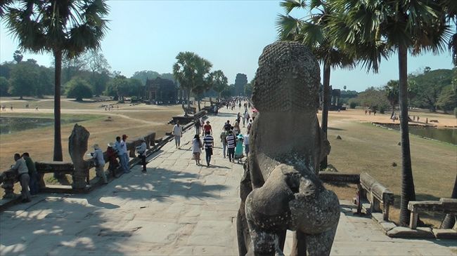 アンコール・ワット<br />　　西塔門テラスから西参道