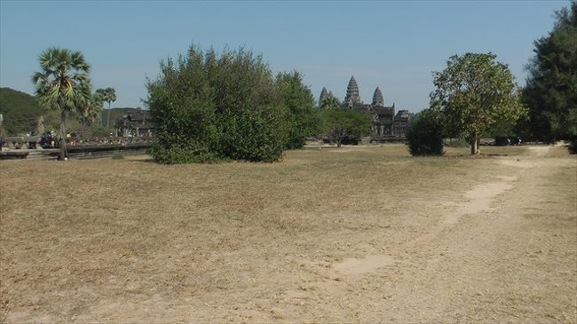 アンコール・ワット<br />　　西塔門近くの南側から<br />　　