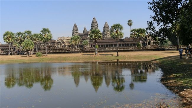 アンコール・ワット<br />　　南側の聖池から