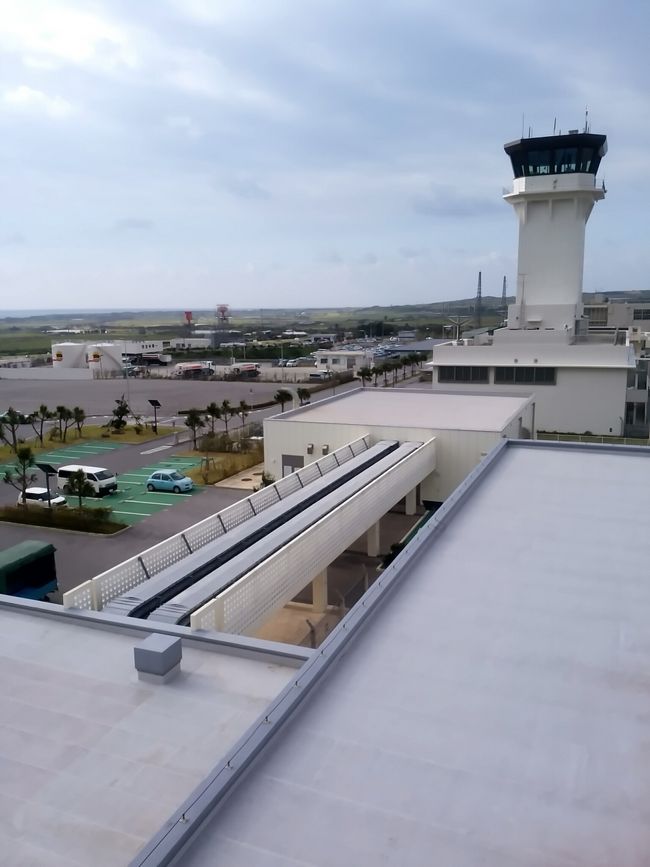 石垣空港に到着。3時間ほどありましたが市街までは距離があるので空港内で過ごしました。