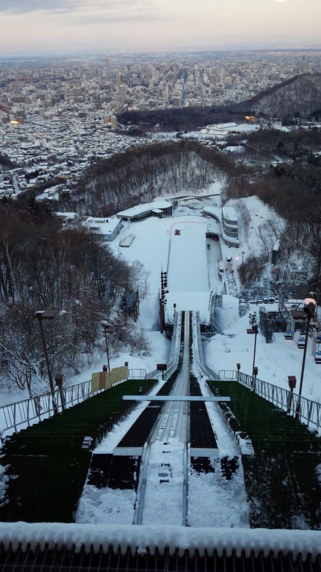 まさに札幌市街めがけて飛び出していく感じです。<br />真正面が札幌大通りです。