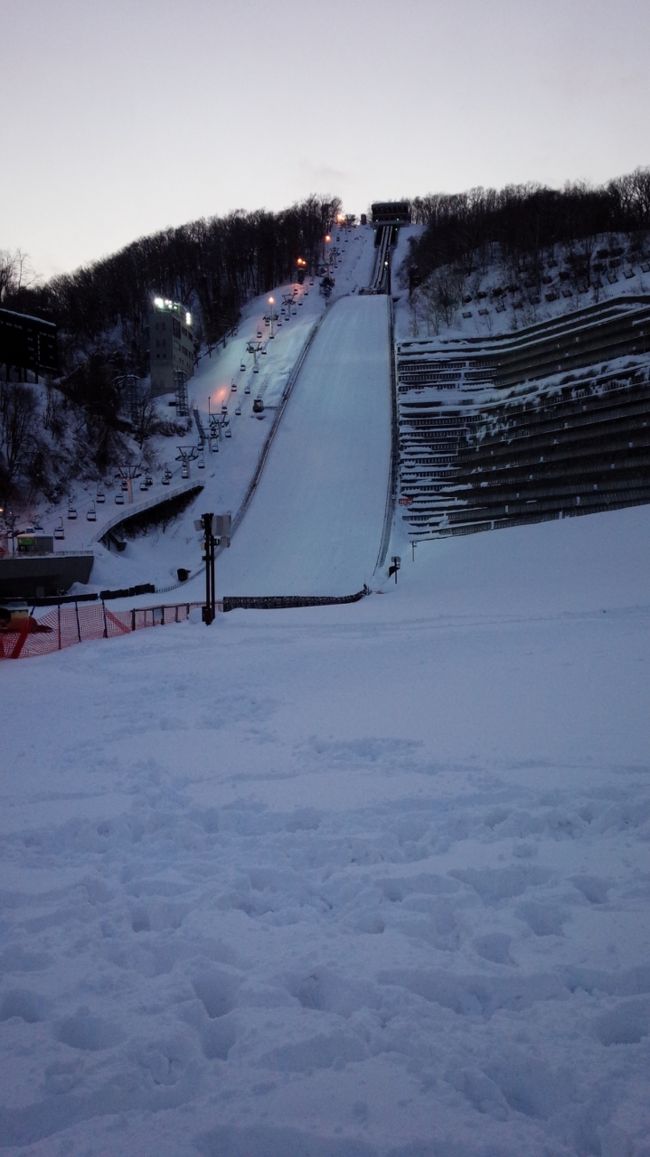 夜の帳が下りてきて照明に灯が入るとまたきれいです。