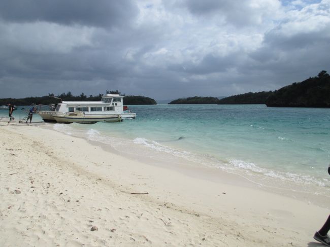 海はすごーくキレイですが、風が強いです。<br />