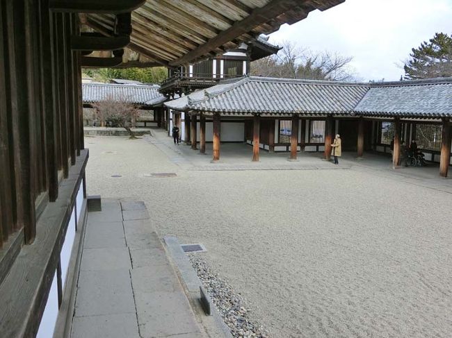 大宝院でたっぷりと時間を費やした後、回廊を歩いて一度　西院伽藍を出ます。<br /><br />