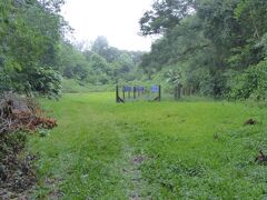 【サン マルティン リゾート ＆ スパ】

朝はホテルの広大な敷地内を散歩。
イグアス川まで行けるということで目指してみたが、
地図はなく、日本のように親切な案内板もなく、
途中で断念して引き返した。

果敢に川まで行った方の話によると、
わざわざ行くほどでもなかったとか。