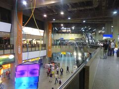 【サンパウロ・グアルリョス国際空港】

広い空港内を大移動して乗り換え。