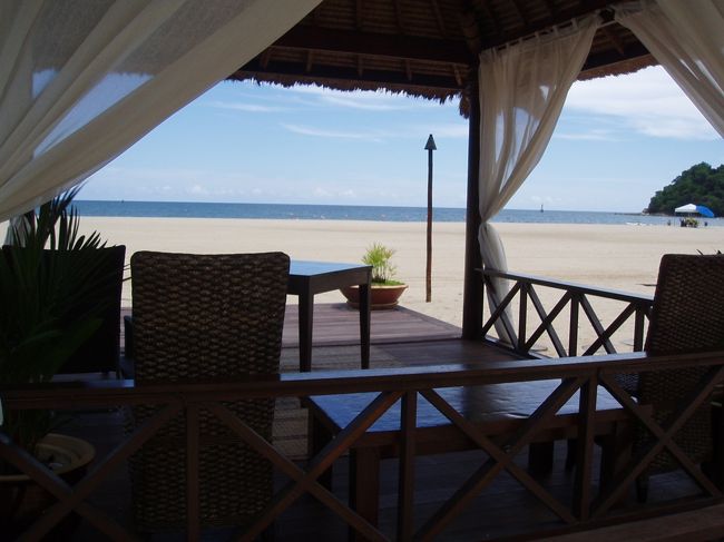 プライベートビーチ内のカフェで一休み。
