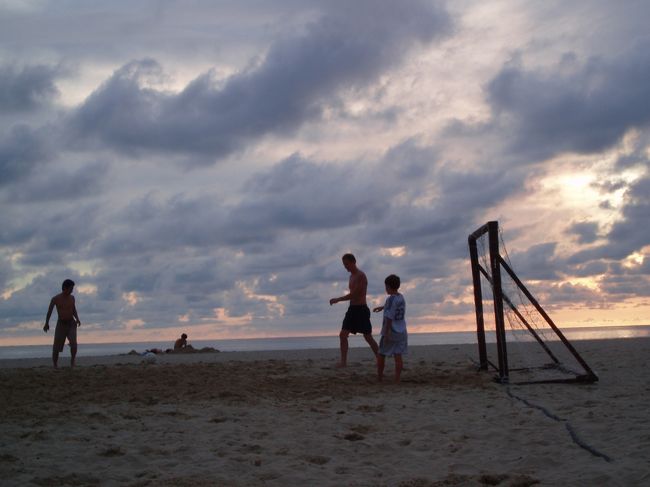 子供も交じって、結局２時間近く遊びました。あ〜お腹空いた。