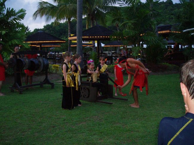 そうこうしている内にディナーショーの準備が出来たようです。